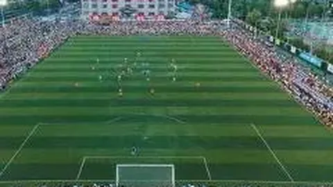 郭碧婷与向佐携女儿共赴友聚，一家三口成为现场焦点