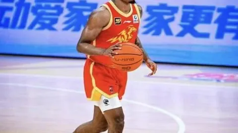 独家六方交易落幕，4换1方案震惊联盟，顶级中锋争夺战一触即发